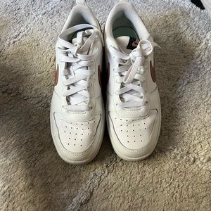 Nike court borough big kids 6.5